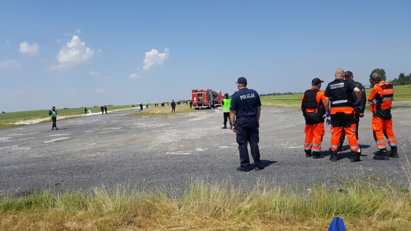 Uszkodzony samolot i awaryjne lądowanie! Ogromna akcja służb na lotnisku