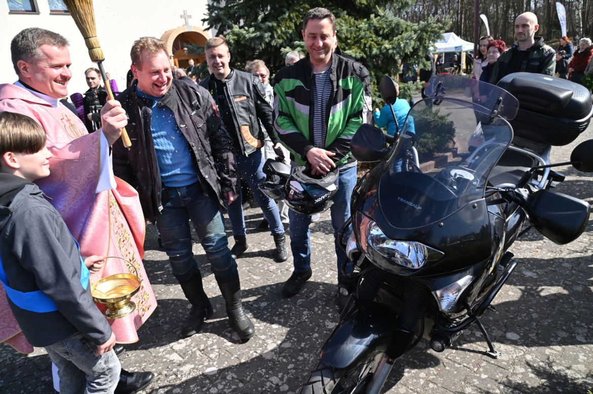 "Słodko jest pomagać". Motocyklowy piknik dla Ukrainy w Szczecinie Dąbiu