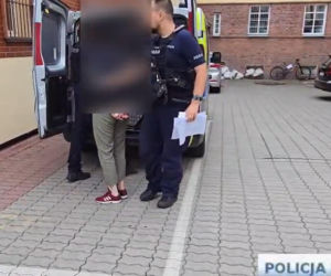 Awantura przed blokiem. 49-latek zginął od ciosów nożem! Para w areszcie