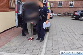 Awantura przed blokiem. 49-latek zginął od ciosów nożem! Para w areszcie