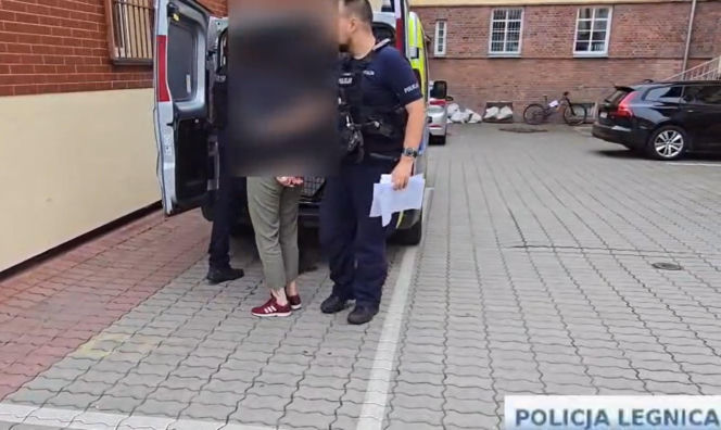 Awantura przed blokiem. 49-latek zginął od ciosów nożem! Para w areszcie