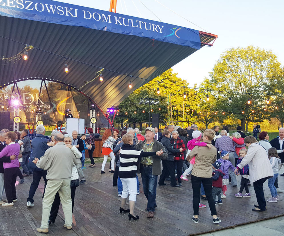 Wracają Potańcówki Miejskie dla Seniorów. Kiedy się odbędą?
