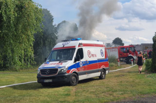 Nowy Tomyśl: WIELKI pożar domu. 15 zastępów walczyło z ogniem! Są ranni! [ZDJĘCIA]