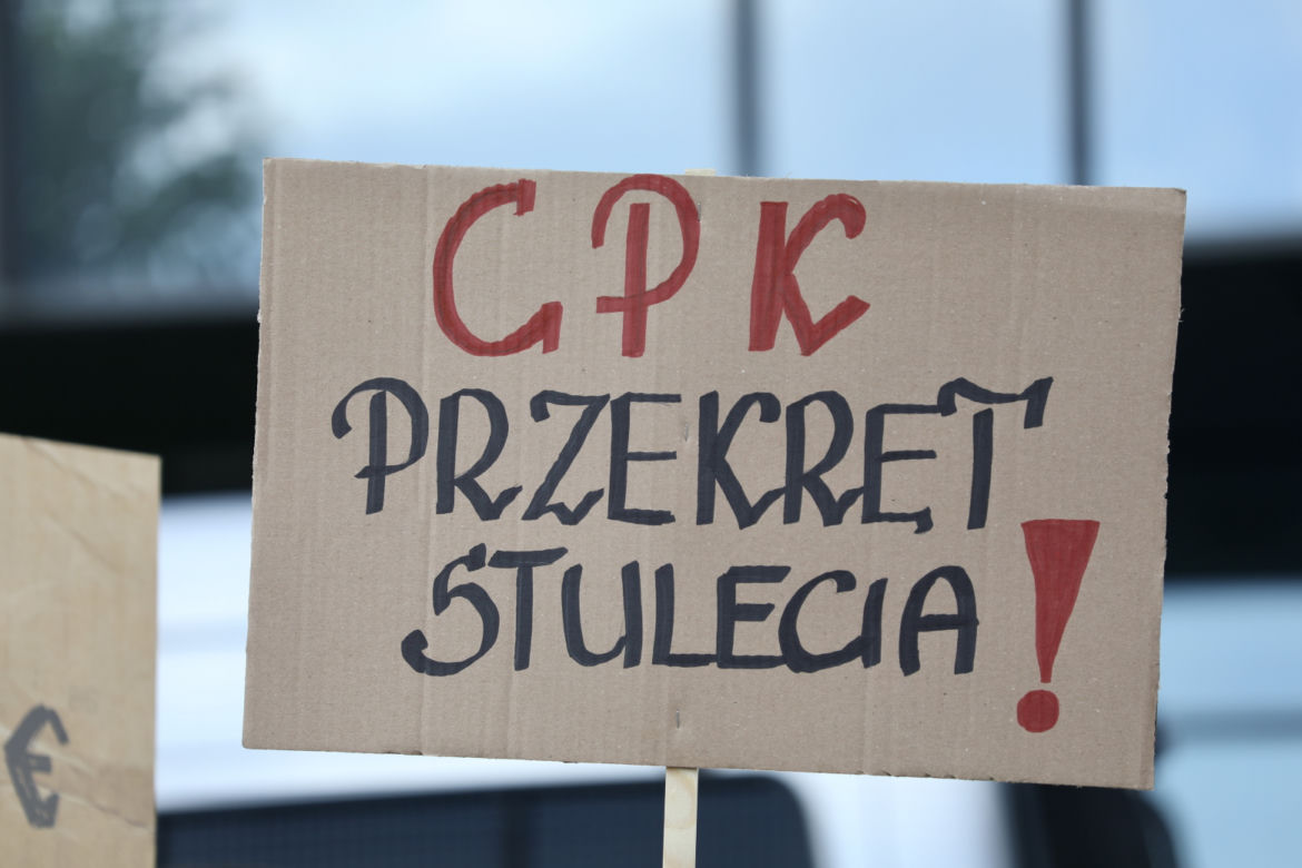 Rolnicy w stolicy przeciwko CPK. Protest przy dworcu zachodnim przed siedzibą spółki