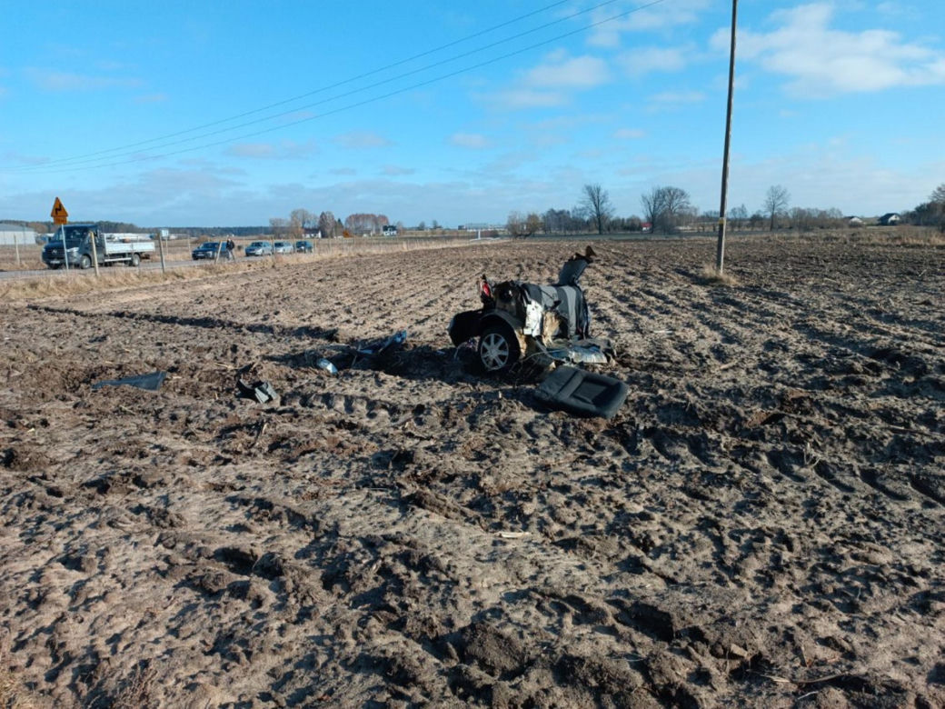 Potworny wypadek pod Siedlcami. Auto rozpadło się na pół!