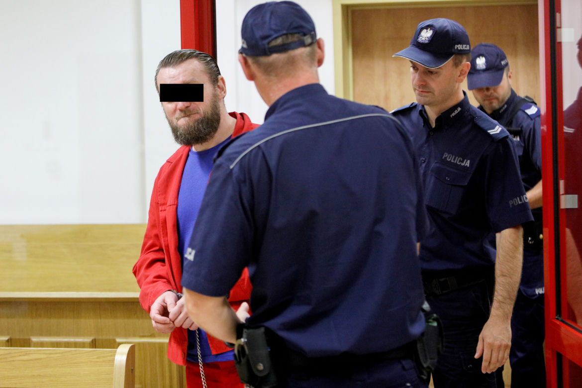 Przyznał się do zabójstwa policjanta. Radosław Ś. uśmiechał się podczas pierwszej rozprawy