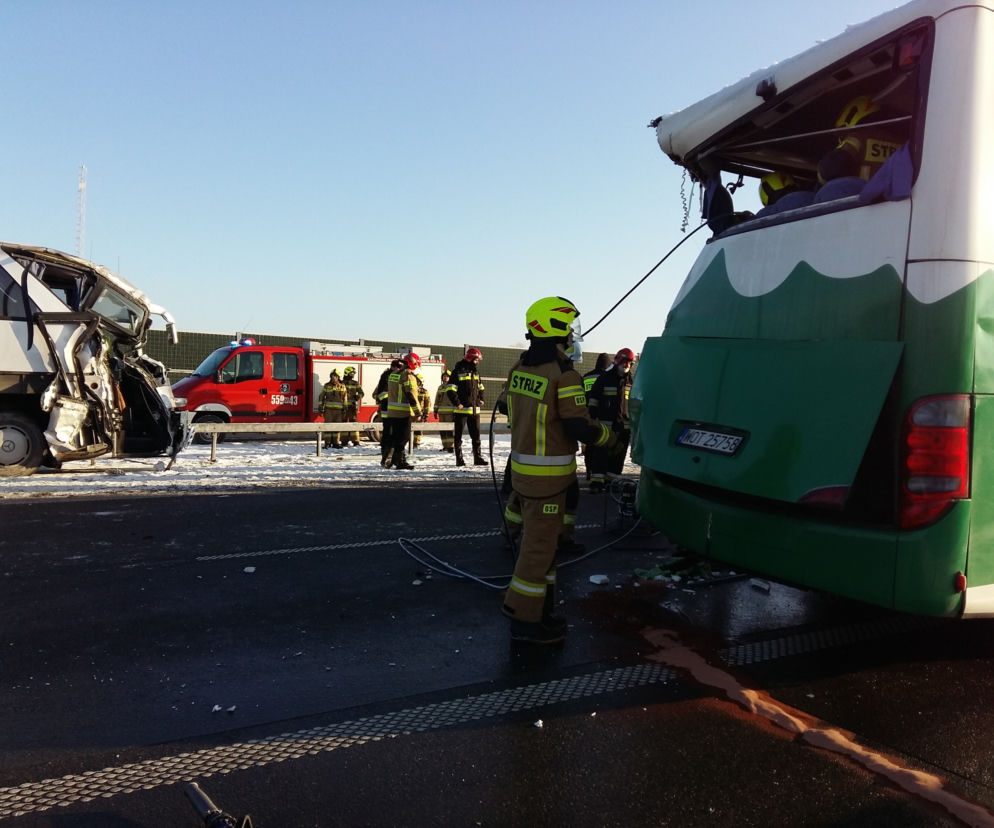 Zderzenie autokarów pod Warszawą. Jednym z nich jechały dzieci