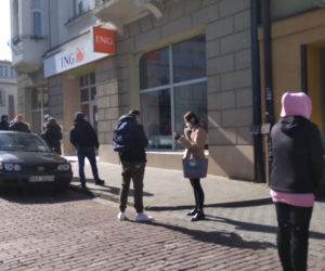  Ludzie wybierają pieniądze