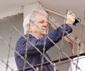 Mały Zgon. Ekipa filmowa z Juliuszem Machulskim w byłym areszcie w Bartoszycach