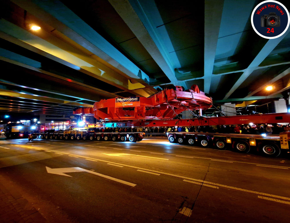 Gigantyczna tarcza w nocy przejechała przez Warszawę. Tak wyglądaj jej transport!