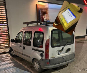 Zabrakło papierosów, więc ... wsiadł za kółko. Miał ponad promil alkoholu