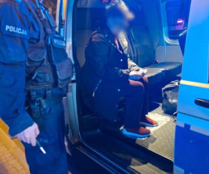 Nie wiedziała, gdzie się znajduje, skąd przyjechała ani dokąd zmierza. Zdezorientowanej 72-latce z pomocą przyszedł świadek