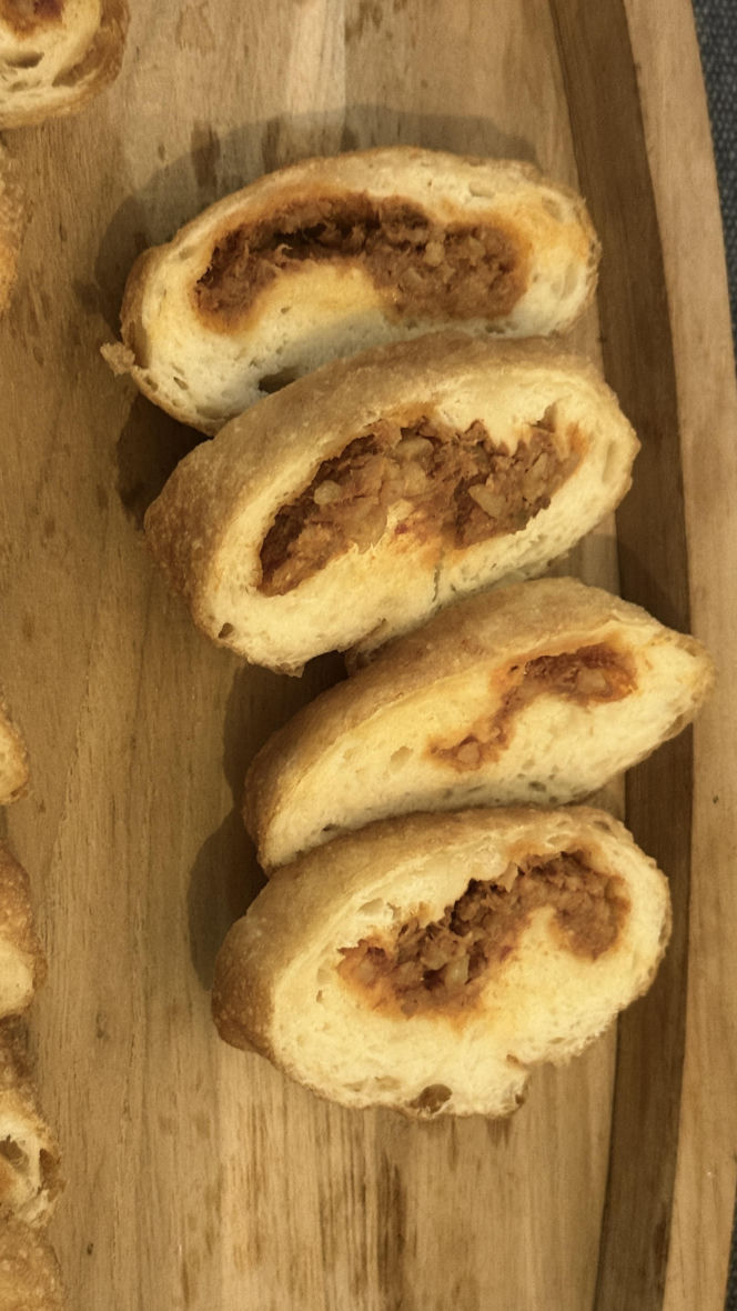 Pączek z paprykarzem kamieńskim