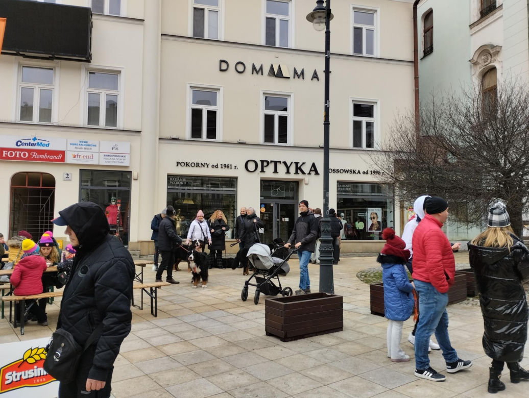 WOŚP 2024. Dziennikarze Radia ESKA rozgrzewają Tarnów pysznym żurkiem!