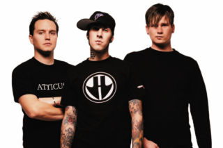 Blink-182 świętują 25-lecie swojego słynnego albumu! Jubileuszowe wydanie z dodatkowymi utworami jest już dostępne w sieci 