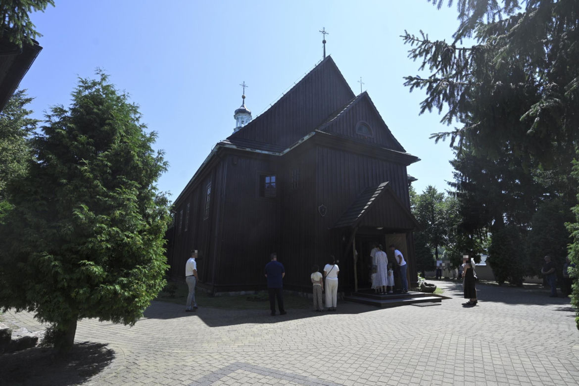 Tak zmienił się kościół z kultowego Rancza. Aktorzy zbierali na remont