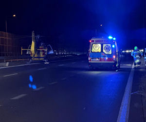Na autostradzie A2 między węzłem Pruszków a węzłem Grodzisk Mazowiecki samochód osobowy potracił pieszego