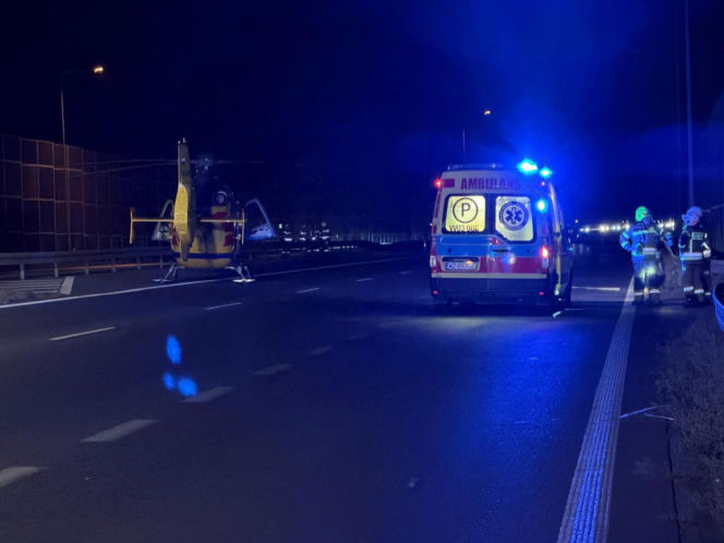 Na autostradzie A2 między węzłem Pruszków a węzłem Grodzisk Mazowiecki samochód osobowy potracił pieszego