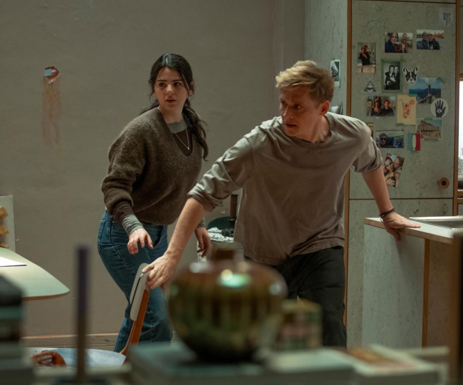 ZA MUREM (Netflix)