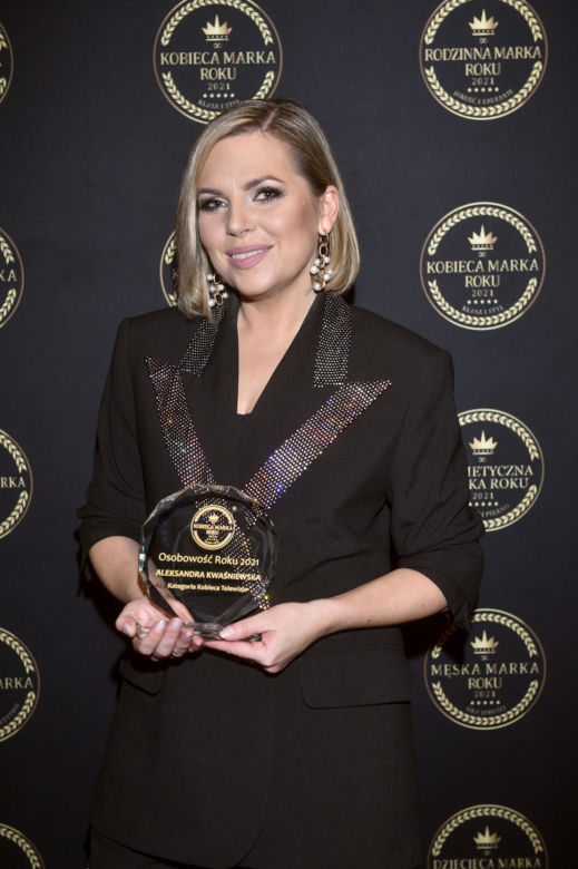Aleksandra Kwaśniewska w okularach