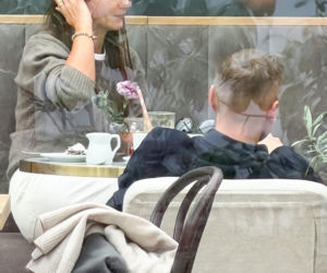 Marcin Mroczek z dziewczyną w cukierni