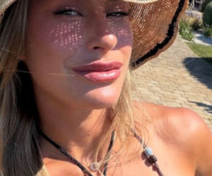 Biust Aryny Sabalenki aż wylewał się z bikini! Gorące zdjęcia z greckiej wyspy