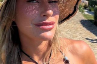Biust Aryny Sabalenki aż wylewał się z bikini! Gorące zdjęcia z greckiej wyspy