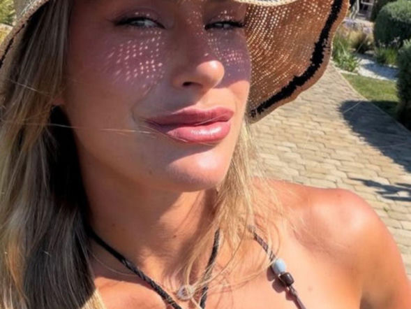 Biust Aryny Sabalenki aż wylewał się z bikini! Gorące zdjęcia z greckiej wyspy