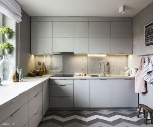 Beton w kuchni - wykończenie ściany nad blatem w kuchni