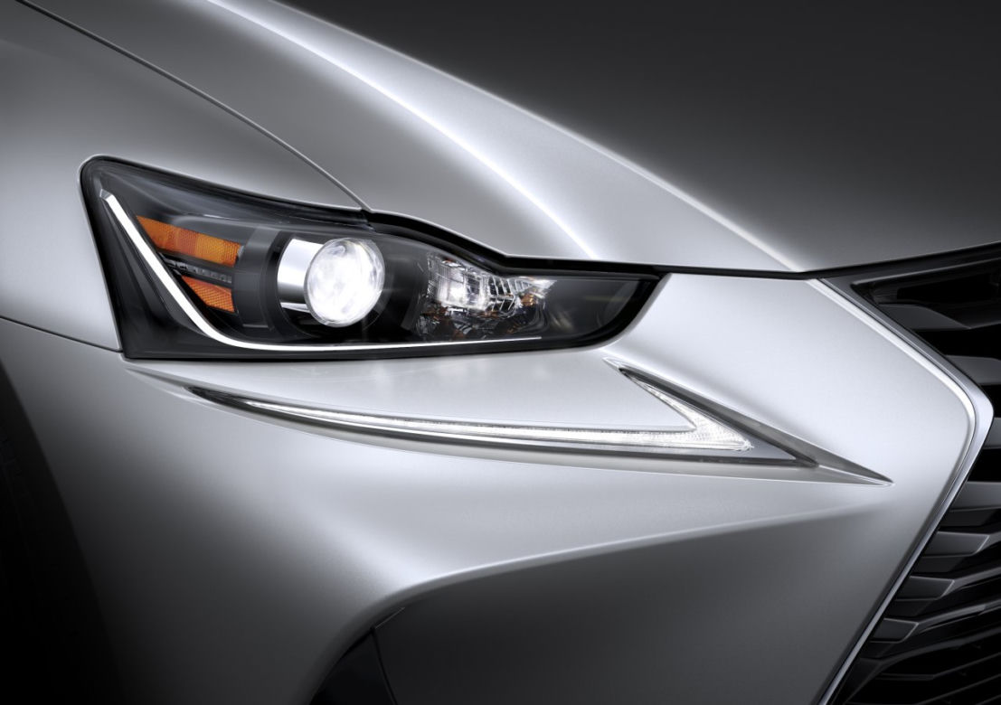 Lexus IS 200t lifting 2017