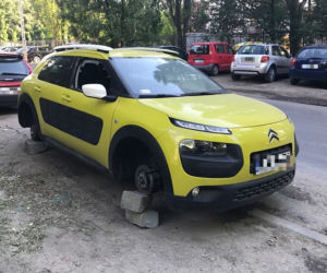 Rozkradziony Citroen C4 Cactus