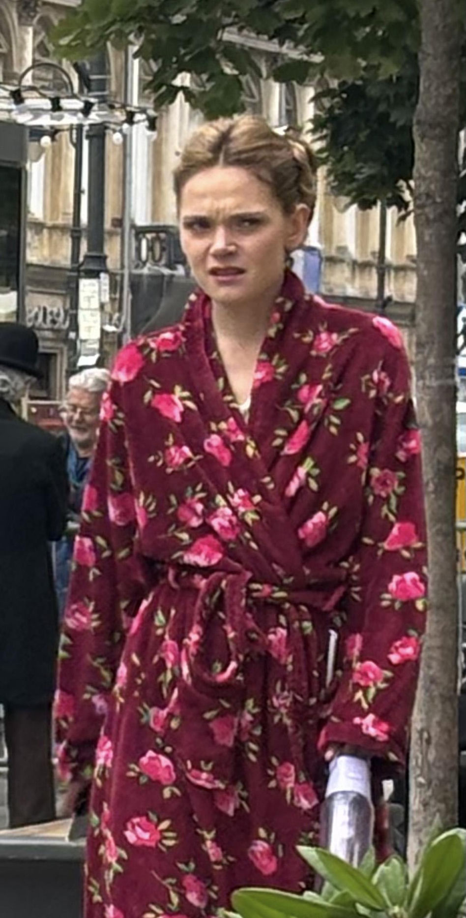 "Lalka" w szlafroku 