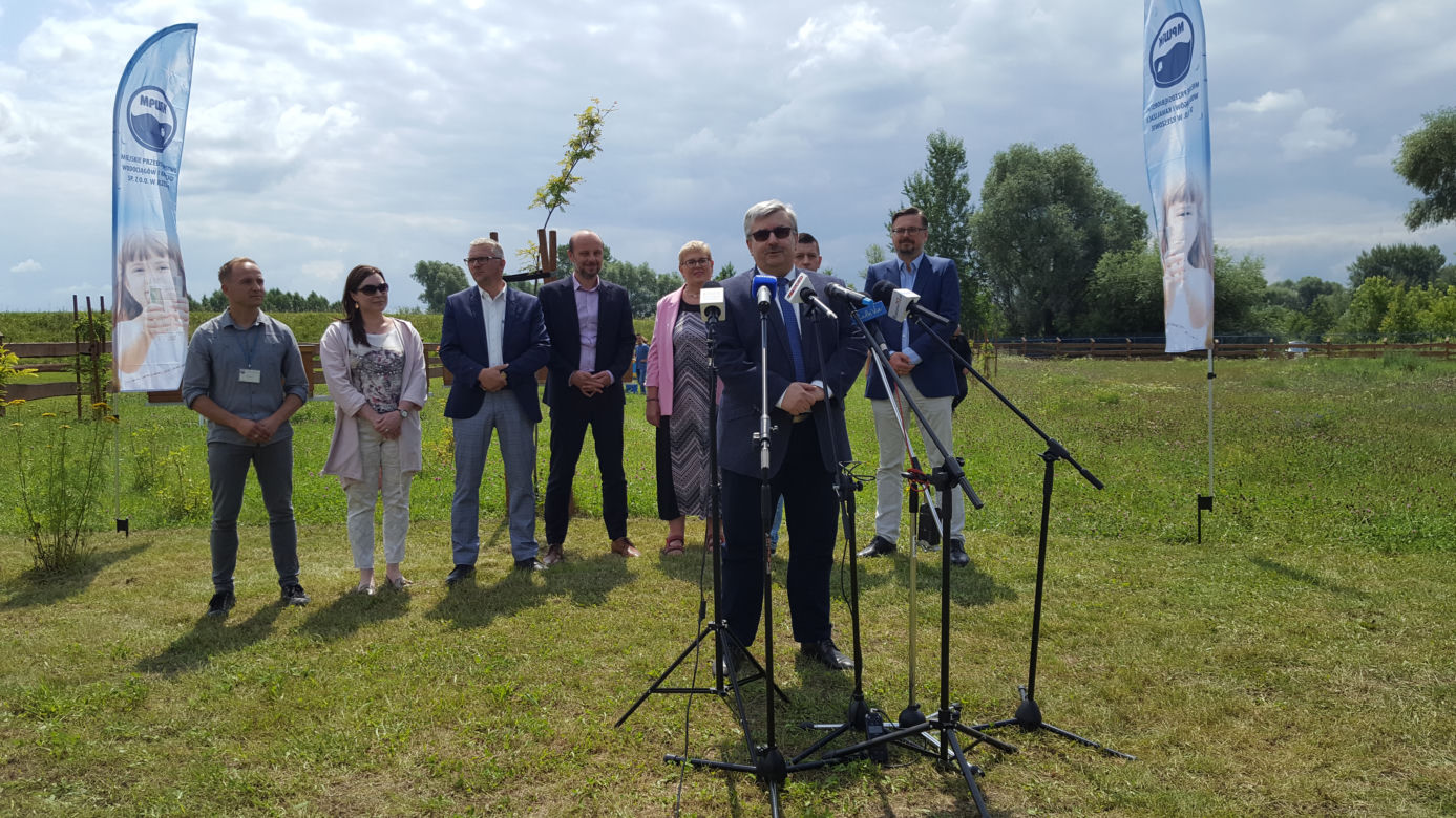 Już ponad pół miliona pszczół w miejskiej pasiece na Zwięczycy! Za nami pierwsze miodobrania
