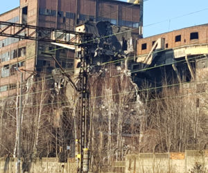 Złomiarze dewastują budynki po kopalni Mysłowice