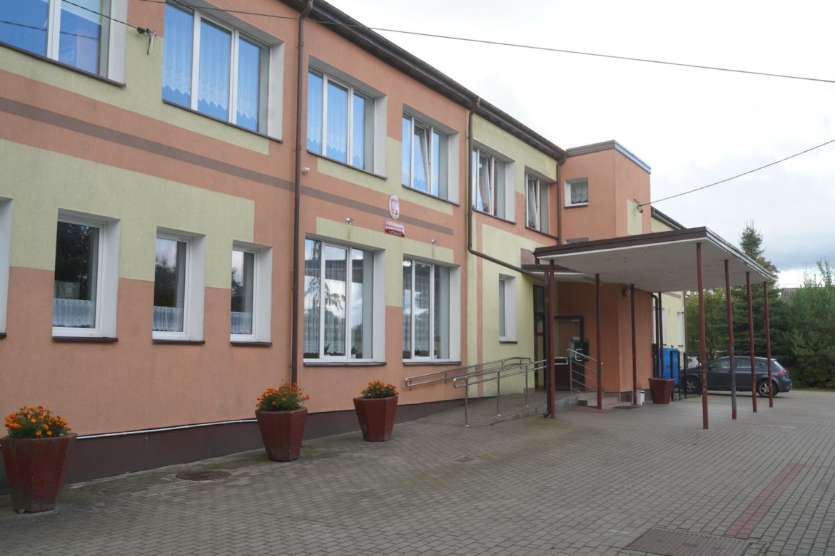 Horror w podstawówce w Ptakach. 11-latek zaatakował 10-letnią koleżankę