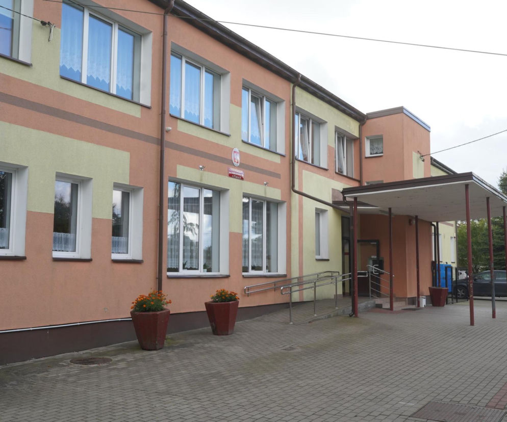 10-letnia Nikola dochodzi do siebie po ataku toporkiem. Przy szpitalnym łóżku czuwa jej mama