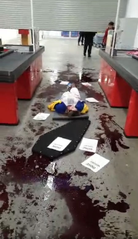 Monika leżała w kałuży krwi między kasami. Wstrząsający protest w rosyjskim sklepie w Jaworznie
