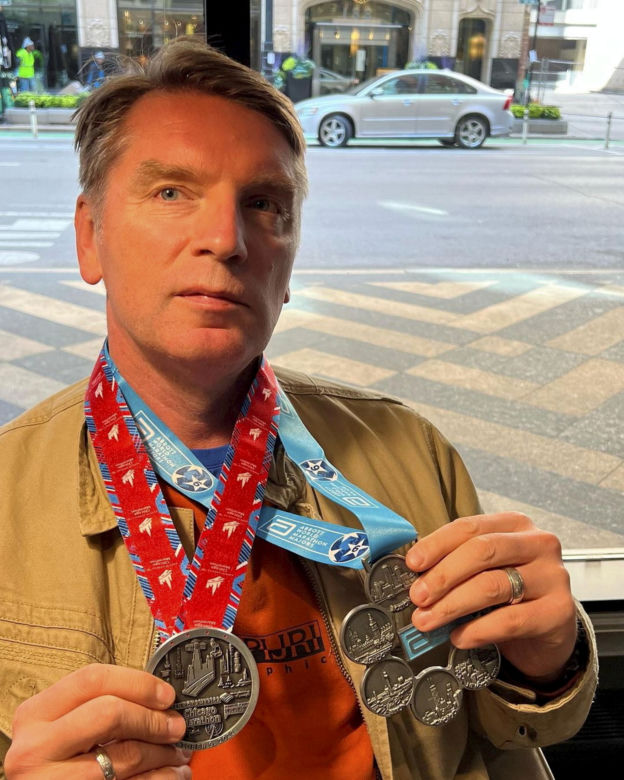 Wszystkie maratony i udary Tomasza Lisa. Czy on nie boi się już biegać? 