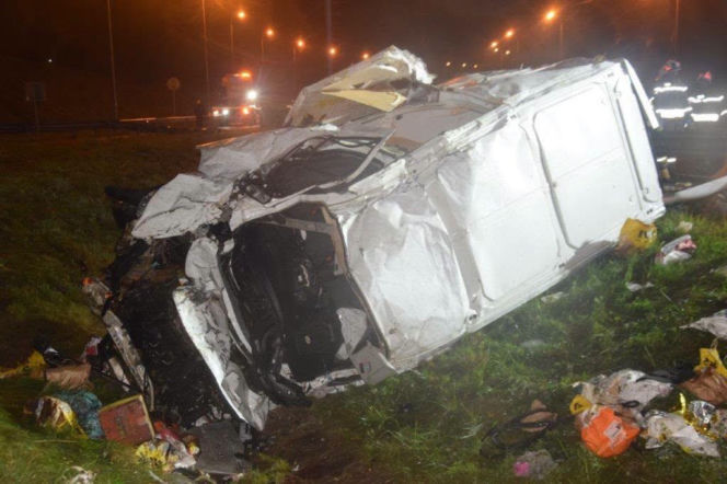 Potworny wypadek w środku nocy. Młody kierowca nie żyje