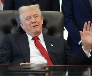 Trump przysnął na oficjalnym spotkaniu! Jest stary i coraz bardziej to widać