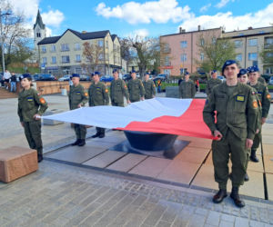 Ślubuję! – patriotyczne sceny na Rynku w Starachowicach