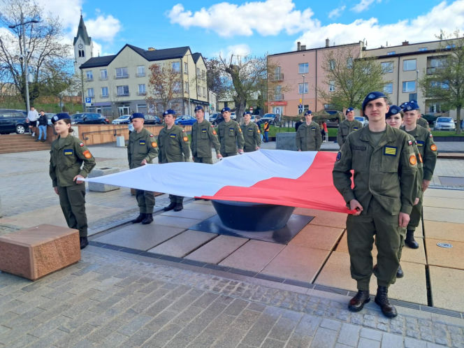"Ślubuję!" – patriotyczne sceny na Rynku w Starachowicach