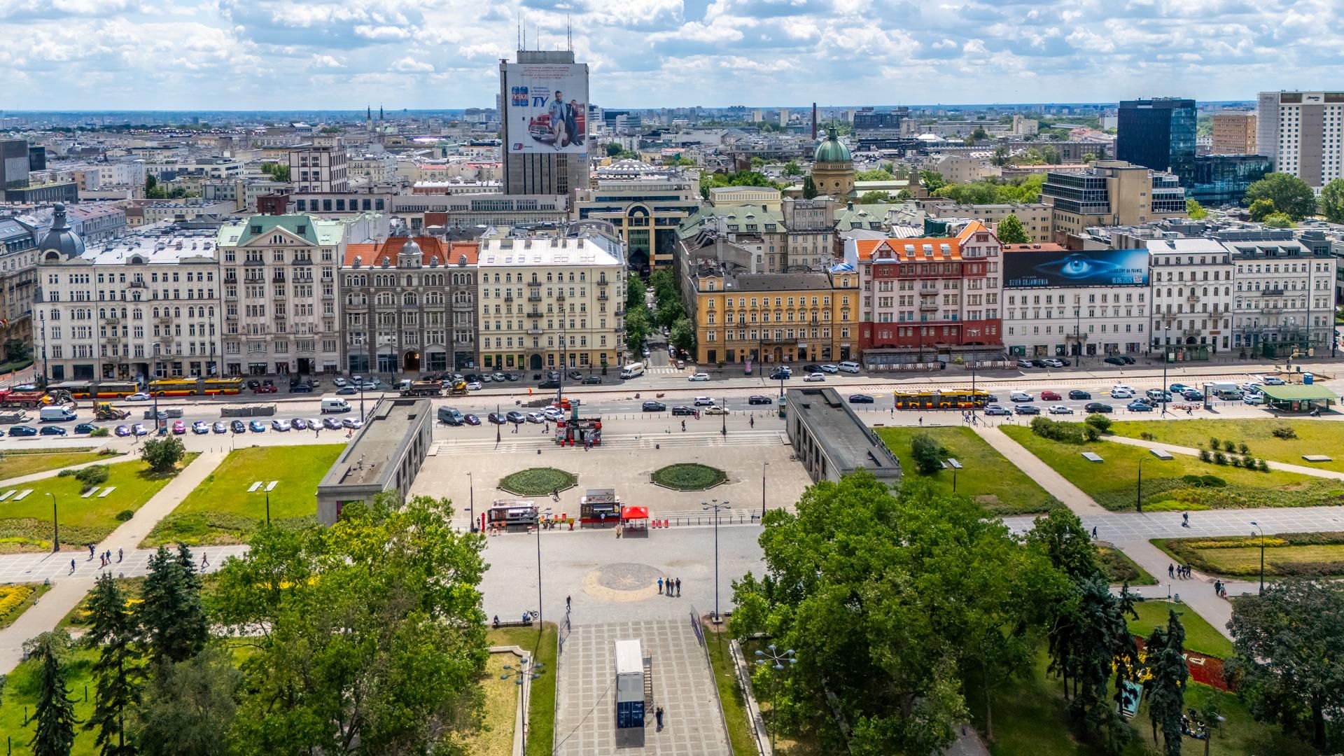 Południowa pierzeja Alej Jerozolimskich w centrum Warszawy