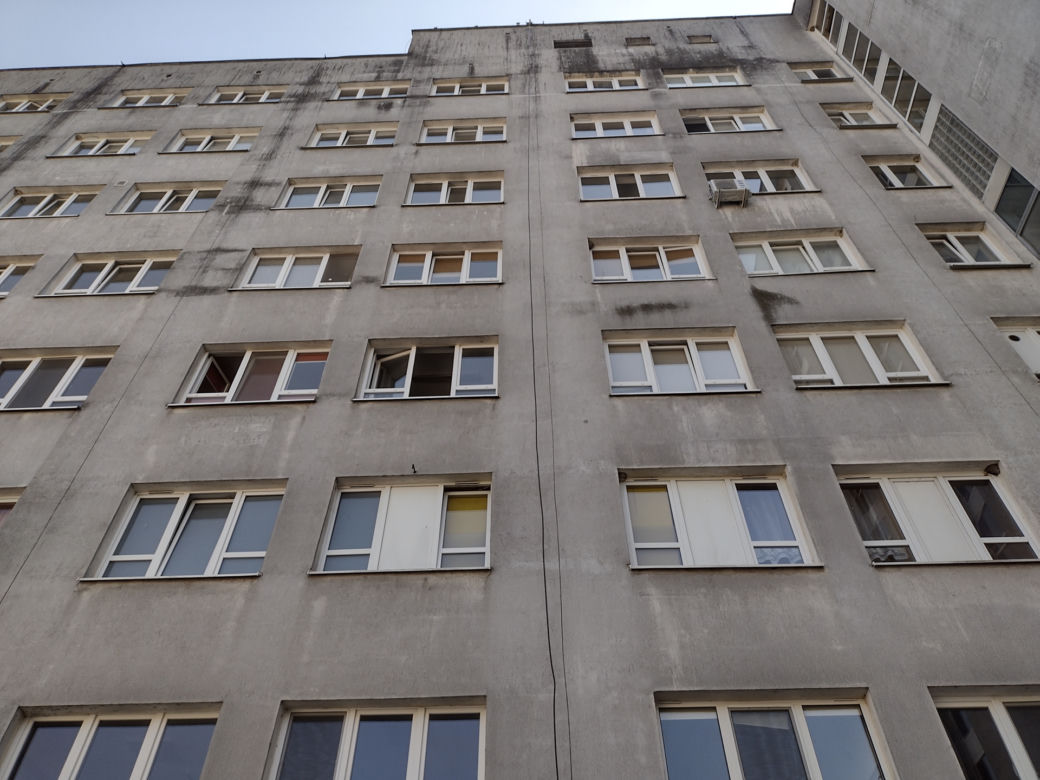 Ciechanów. Dramatyczna akcja ratunkowa w szpitalu. Nie żyje 36-latek, który spadł z wysokości