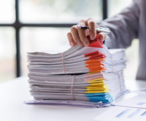 Tyle można zarobić w stołecznym ratuszu. Niektórzy mają wypłatę wyższą niż Trzaskowski!