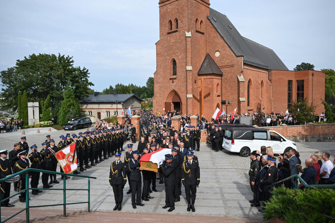 Pogrzeb druha Krystiana Dułaka. Wzruszająca ceremonia w Sierakowicach