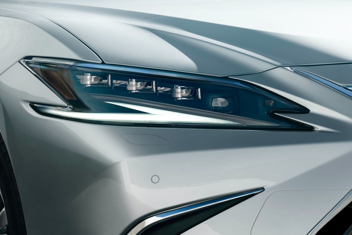 Lexus ES 300h (lifting 2021)