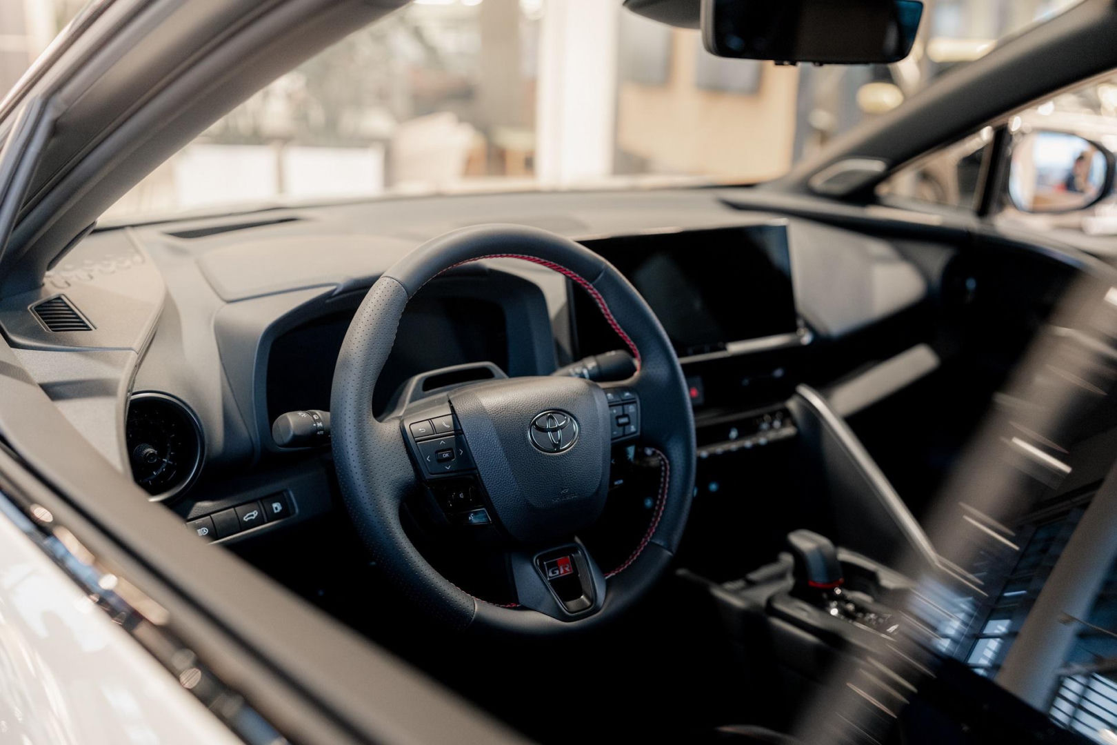 Wielka Letnia Wyprzedaż w Toyota Komorniki Poznań. Sprawdź, dlaczego właśnie teraz warto kupić nową Toyotę