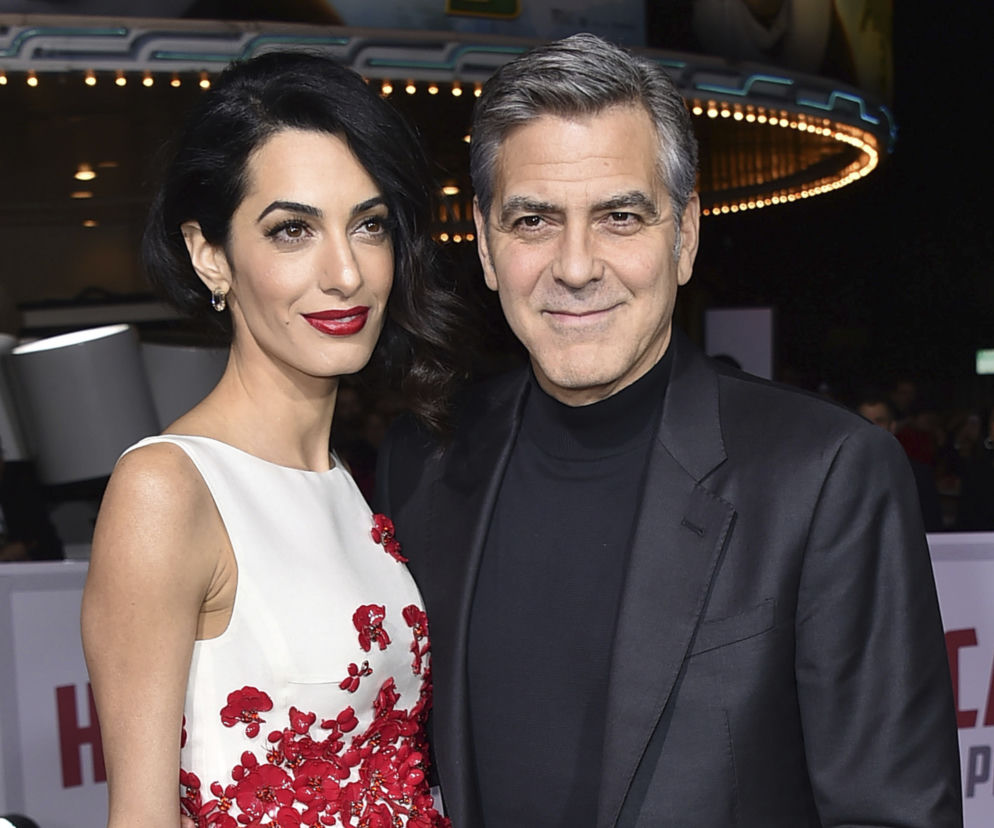 Amal Clooney URODZIŁA bliźniaki! Ile kosztował jej apartament w szpitalu?