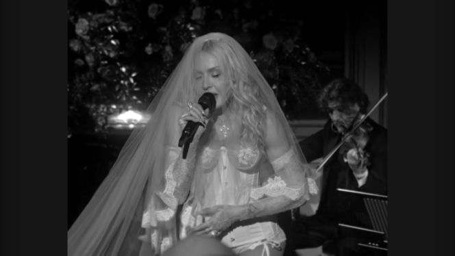 Madonna zachwyca w ślubnym wydaniu. 40 lat temu nosiła się podobnie!